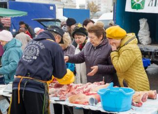 На улице Славы пройдет предновогодняя ярмарка