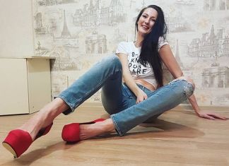 Длинноногая пензячка выложила фотографию с мускулистой барби 