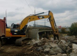 Горожанам объяснили стоимость работ на Бакунинском мосту