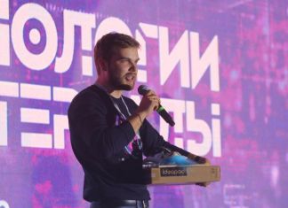 Двойная победа: аспирант ПГУ сделал предложение девушке во время награждения на «ВИК – 2019»