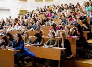﻿﻿В Госдуме предложили сделать бесплатным высшее образование в ряде регионов