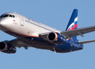 ﻿﻿Летевший в Самару Superjet вернулся в Шереметьево 