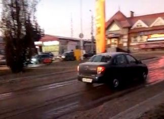 В соцсетях сообщают о коммунальной аварии на Революционной