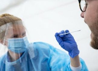 Названы сроки самоизоляции для контактировавших с больными COVID-19