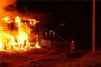  Под Пензой пьющий пенсионер погиб в огне из-за сигарет