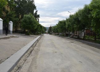 На улице Чкалова организуют парковку на 135 мест
