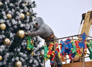 В Пензе выделили средства на новогодние украшения и подарки