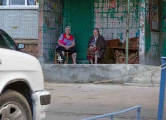 Жители Островского боятся, что их дом рухнет