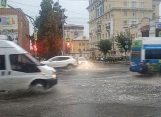 Центр Пензы во время дождя ушел под воду 