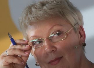 Васильева рекомендовала запретить мобильники на уроках