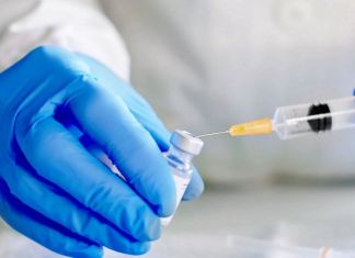 Гинцбург опроверг необходимость в долгом запрете на алкоголь при вакцинации
