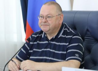 Олег Мельниченко поручил к 1 сентября обустроить сквер «Семейный»