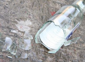 Житель области получил бутылкой водки по голове и пожаловался в полицию