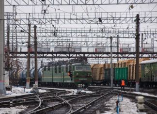Под Пензой грузовой поезд столкнулся с легковым автомобилем