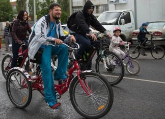 Велопарад в Заречном прошел под дождем
