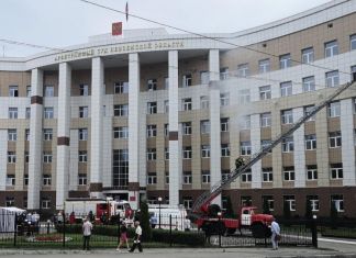 Идет дым и эвакуируют людей: в Пензе к зданию Арбитражного суда подъехали пожарные 