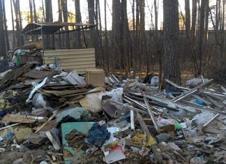 В Заречном два кооператива на улице Любовина превратились в свалку