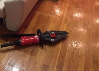 Спасатели помогли пензенцу вытащить руку из дивана