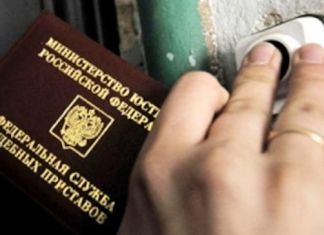 Злостный алиментщик прятался от приставов под полом