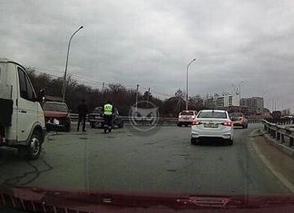 На "пьяной дороге" легковушку развернуло после столкновения