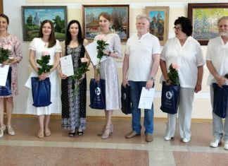 На ПО «Старт» открылась выставка зареченских художников