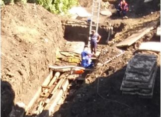 В Пензе мужчина после удара током упал в котлован