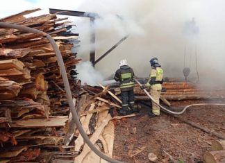 В Пензе на ул. Измайлова вспыхнул склад