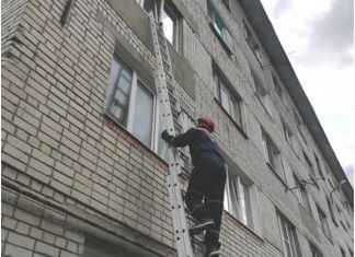 В Пензе ребенок оставил маму на лестничной клетке