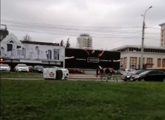 В Пензе перевернулась машина доставки пиццы.ВИДЕО