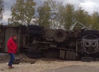 На трассе М-5 в Пензе перевернулся грузовик
