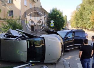 В Пензе “Renault” опрокинулся на пешеходном переходе 
