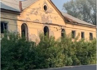 Жителей Заводского района пугает пустой дом