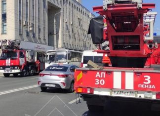 Более 40 пожарных прибыли на вызов в ТЦ в центре Пензы