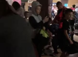 ﻿Пензенцы: детям приходится переодеваться в бассейн на сквозняке