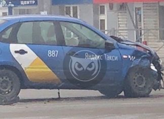 На улице Суворова автомобиль «Яндекс Такси» попал в ДТП. ВИДЕО
