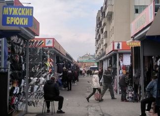 Дорога к Бакунинскому мосту потеснит торговые ряды на вещевом рынке