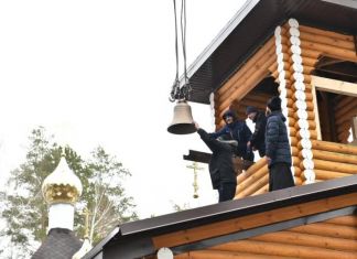 В Заречном освятили колокола в храме Иоанна Предтечи