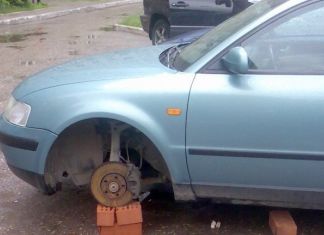 На Ладожской с «Volкswagen» сняли все четыре колеса 