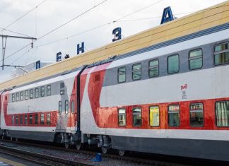 Поезд «Сура» под Москвой столкнулся с автомобилем