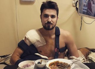 Хоккеист «Дизеля» выложил фото из больничной палаты 