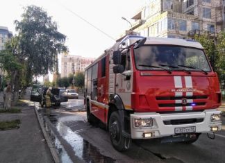 В МЧС прокомментировали ЧП с горящей иномаркой на Горького