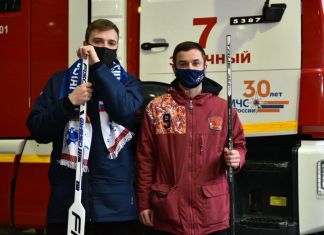 Зареченские пожарные сыграли в хоккей на Красной площади