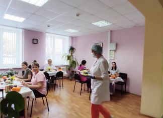 Для работающих в «красных» зонах медиков организованы горячие обеды