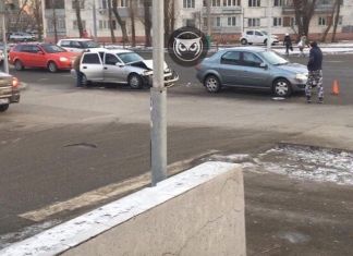 В  центре Пензы столкнулись две легковушки