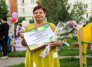 Лучшему дворнику Пензы Алле Мизюряевой вручили сертификат на 50 тысяч