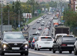 В Пензе полицейские штрафуют пассажиров без масок 