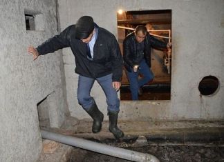 Жители дома на Бородина,12, жалуются на запах фекалий в квартирах