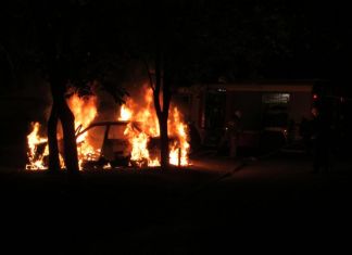  В Спутнике сгорела иномарка