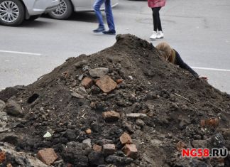 В Пензе на улице Мира мужчину насмерть завалило землей