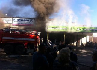 В Пензе сгорел склад с покрышками